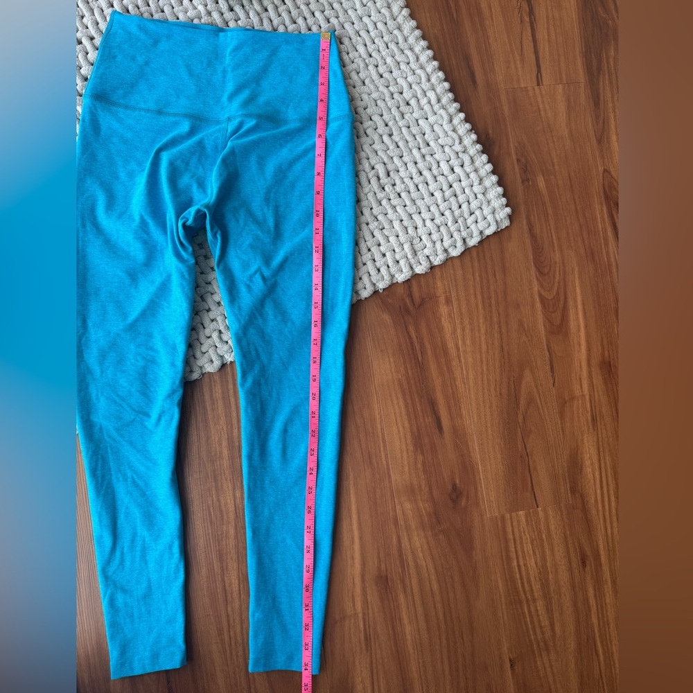Beyond Yoga | Spacedye Caught in the Midi Leggings in Blue Glow Heather | Medium - Picture 9 of 10